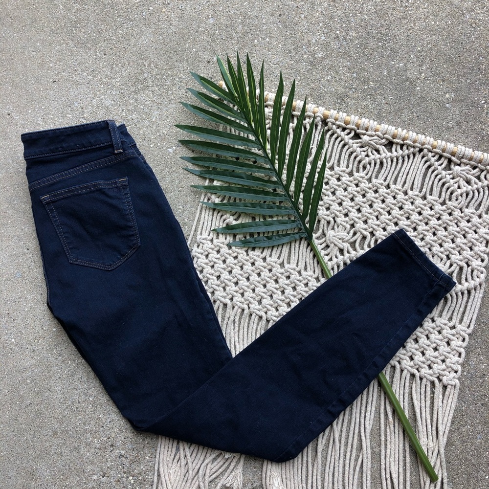 Vineyard Vines Dark Wash Ripped Skinny Jeans Size 2